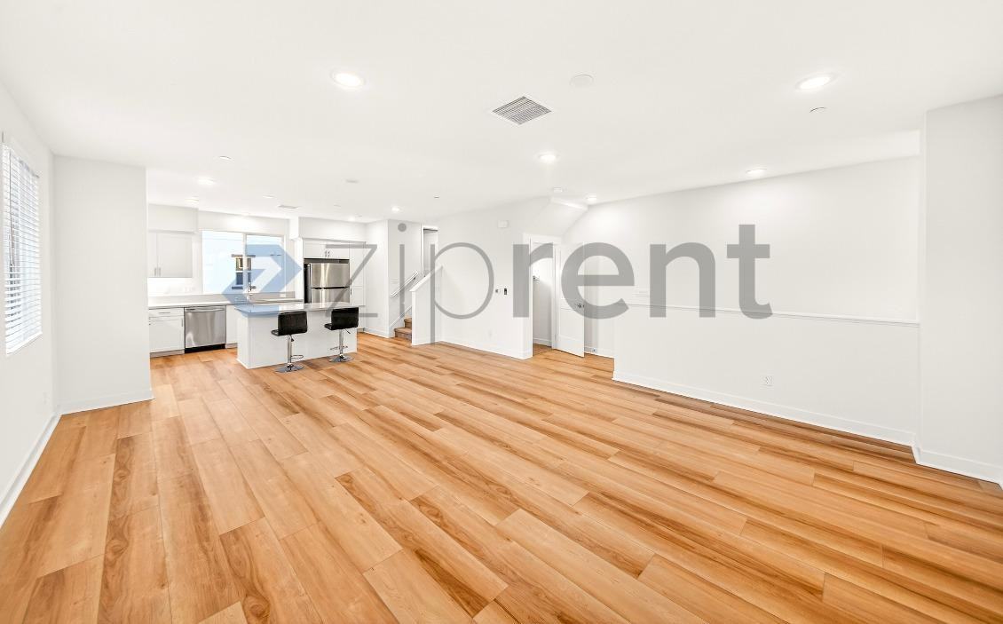 2215 W Orange Ave #12 - Photo 5 of 20
