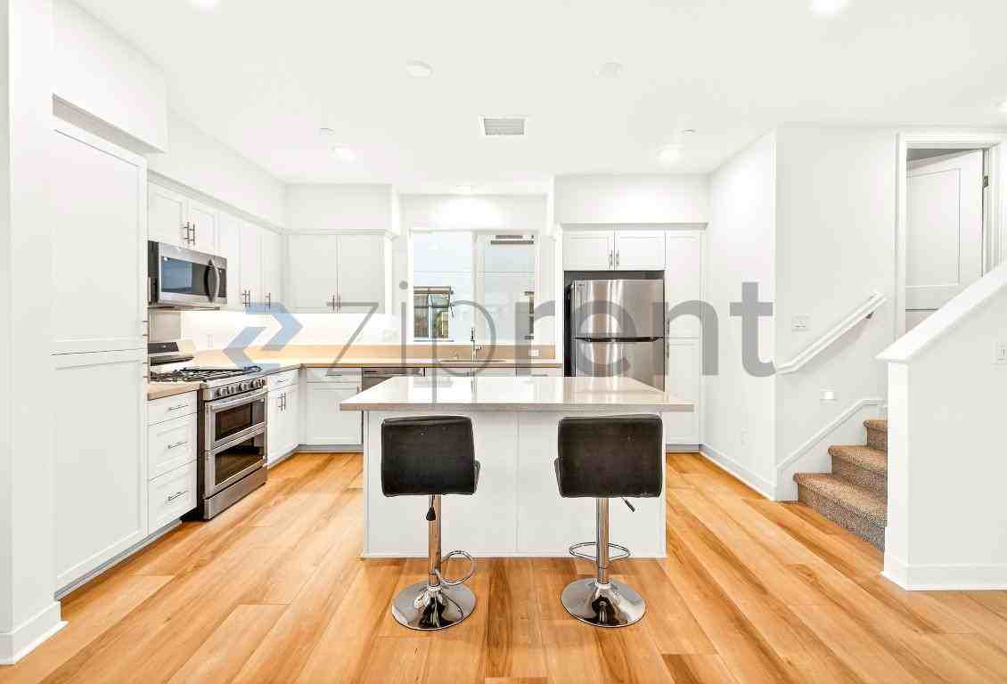 2215 W Orange Ave #12 - Photo 6 of 20