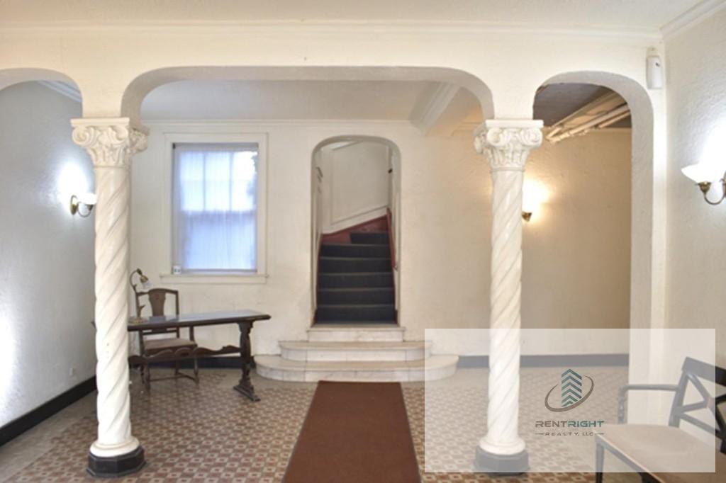 2129 N Dayton St #104 - Photo 4 of 4