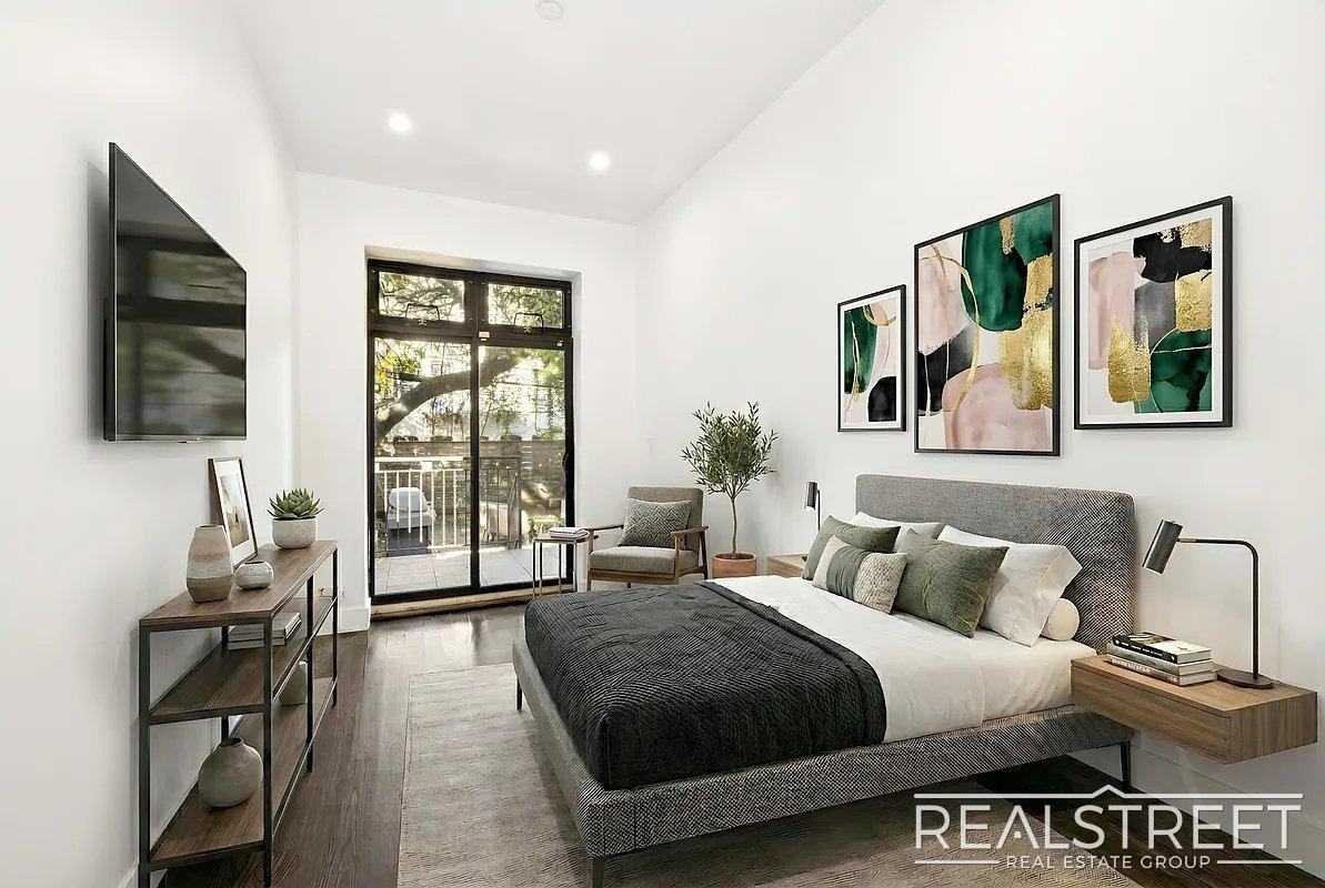 183 Moffat St #1 - Photo 7 of 16