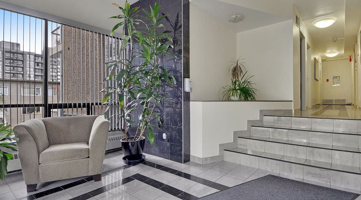 Santana - Photo 3 of 50