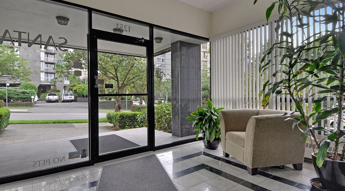 Santana - Photo 4 of 50