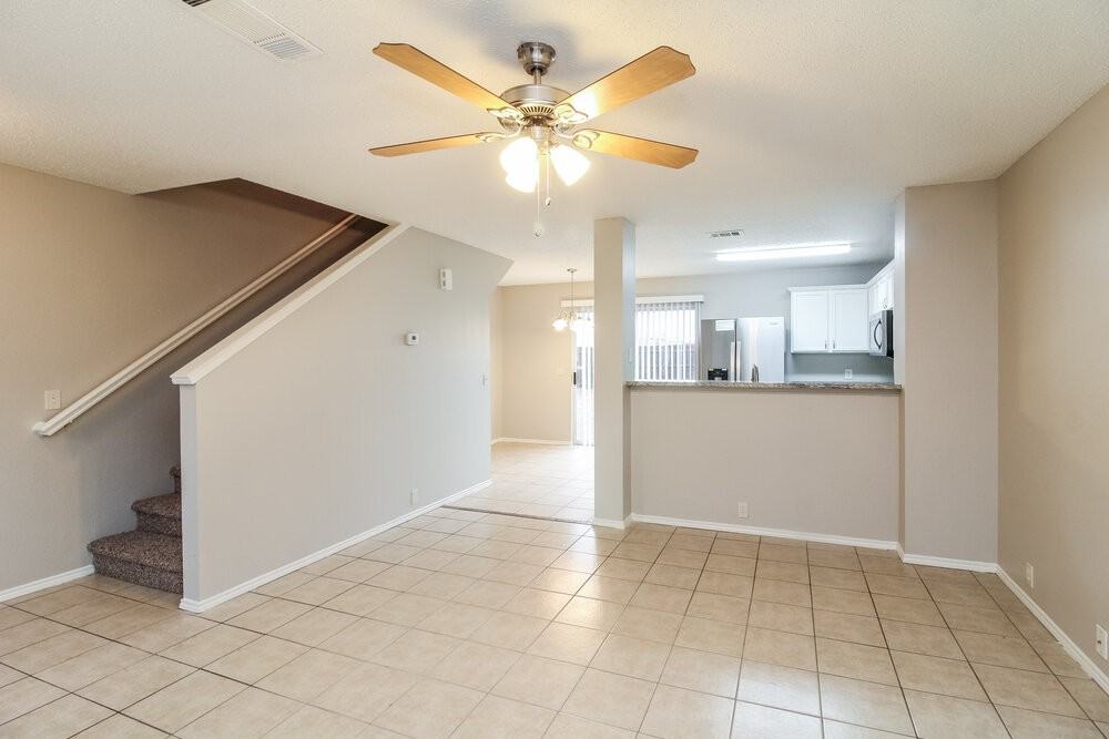 1616 Columbia Dr - Photo 4 of 15