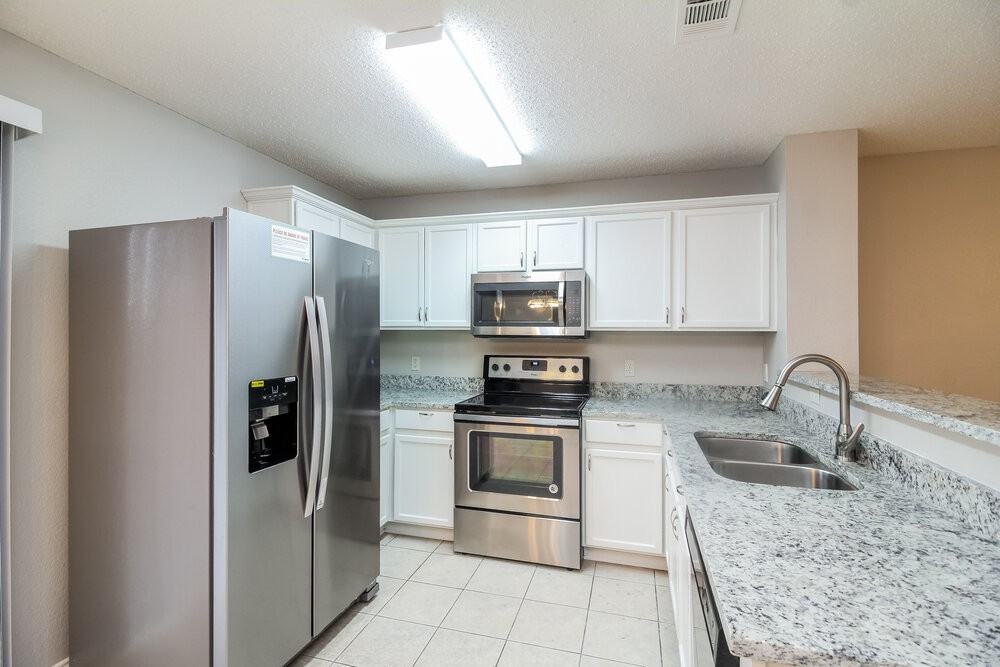 1616 Columbia Dr - Photo 5 of 15