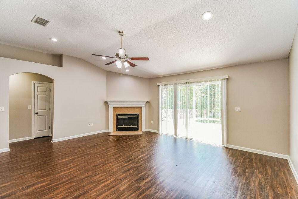 2507 Creekfront Dr - Photo 3 of 16