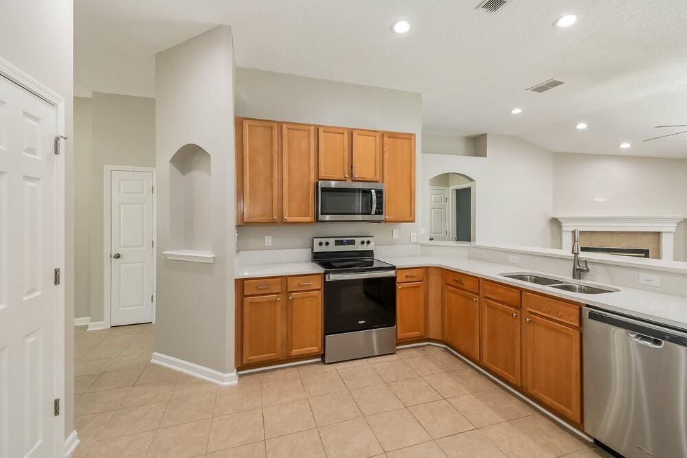 2507 Creekfront Dr - Photo 5 of 16