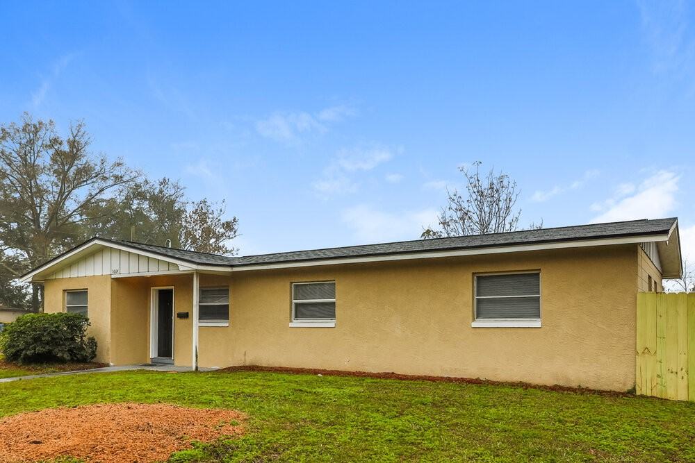 5664 Hillman Dr - Photo 3 of 16