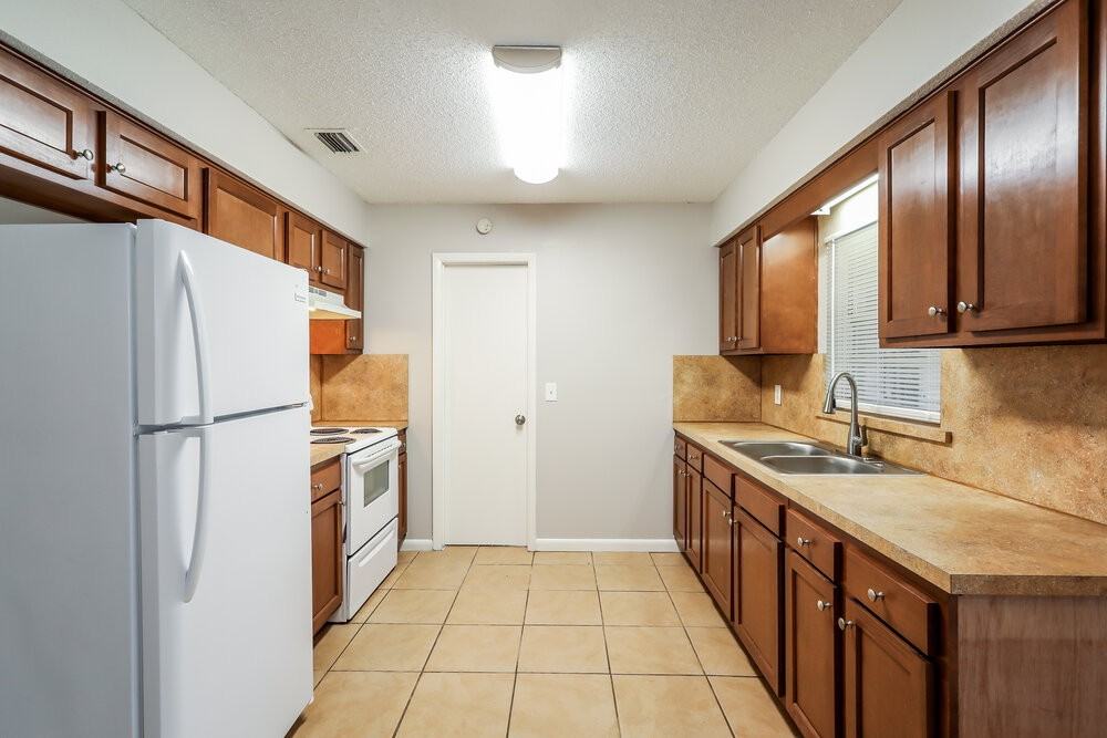 5664 Hillman Dr - Photo 7 of 16