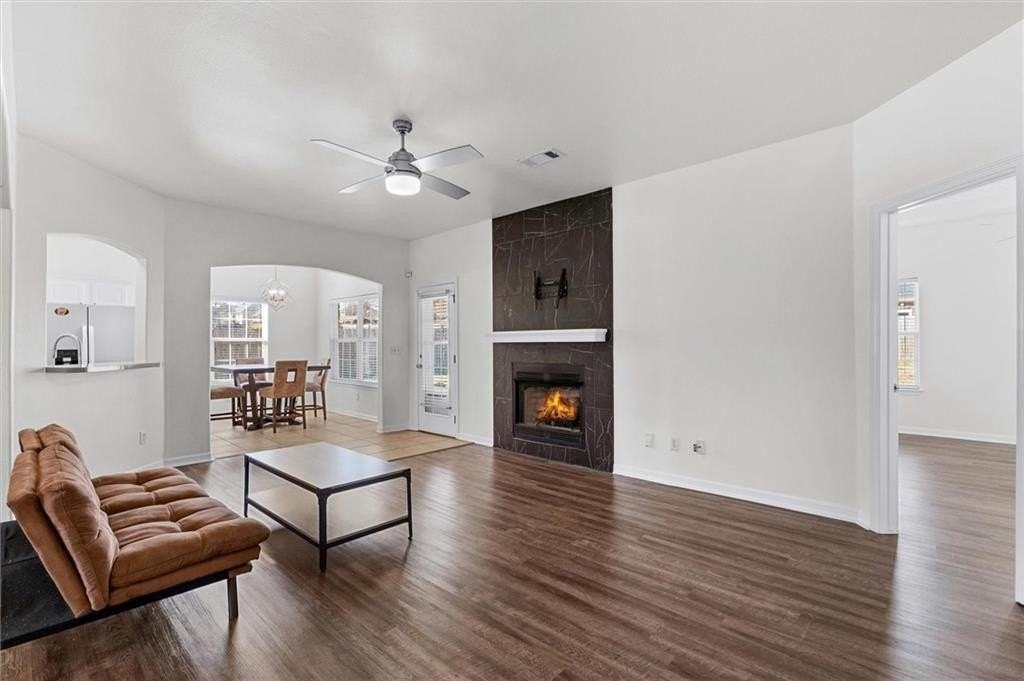 421 Kate Dr - Photo 2 of 9