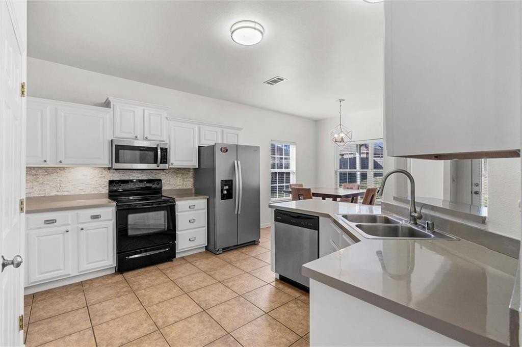 421 Kate Dr - Photo 3 of 20