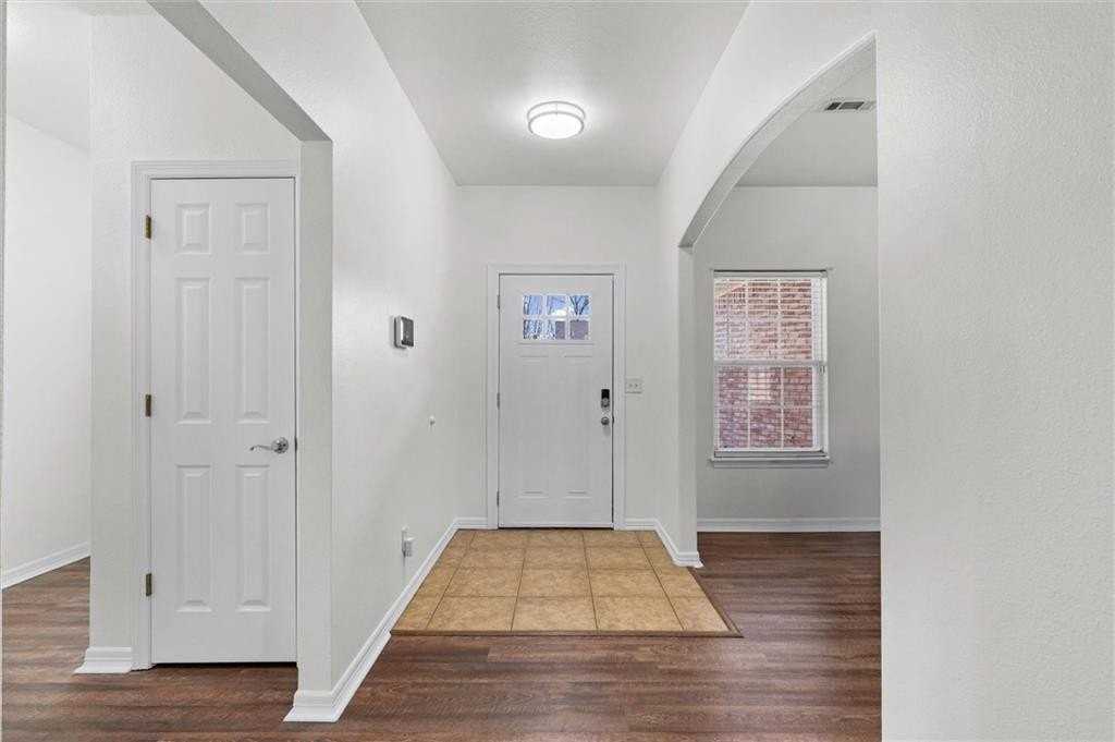 421 Kate Dr - Photo 3 of 9