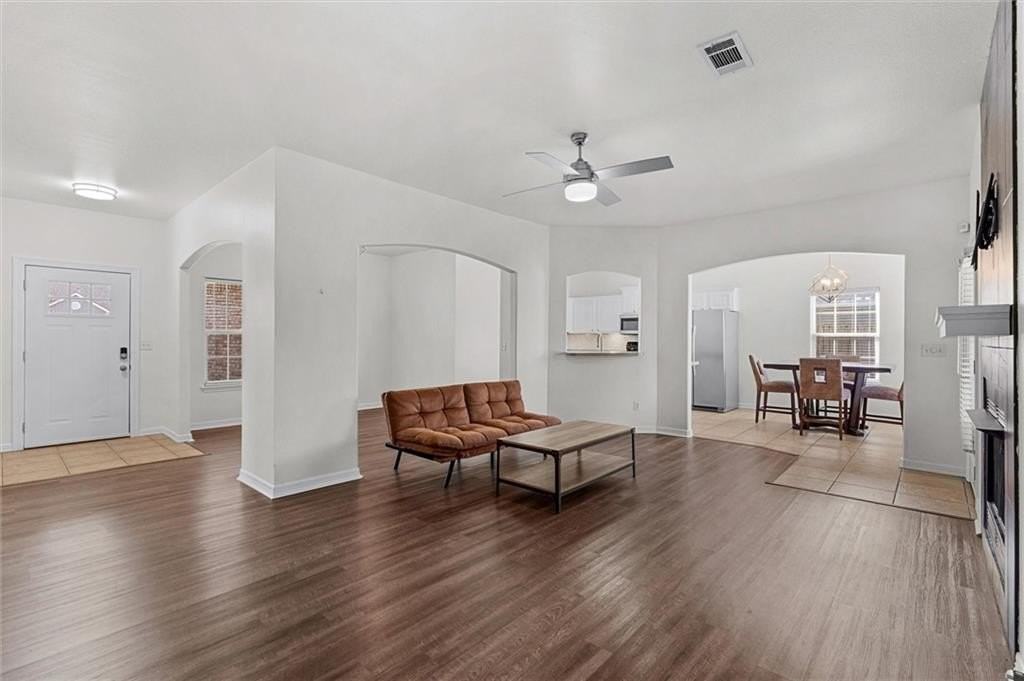 421 Kate Dr - Photo 4 of 9