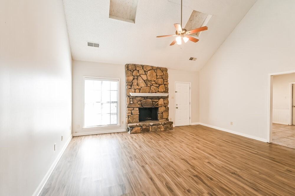 2224 Webbing Dr - Photo 4 of 17