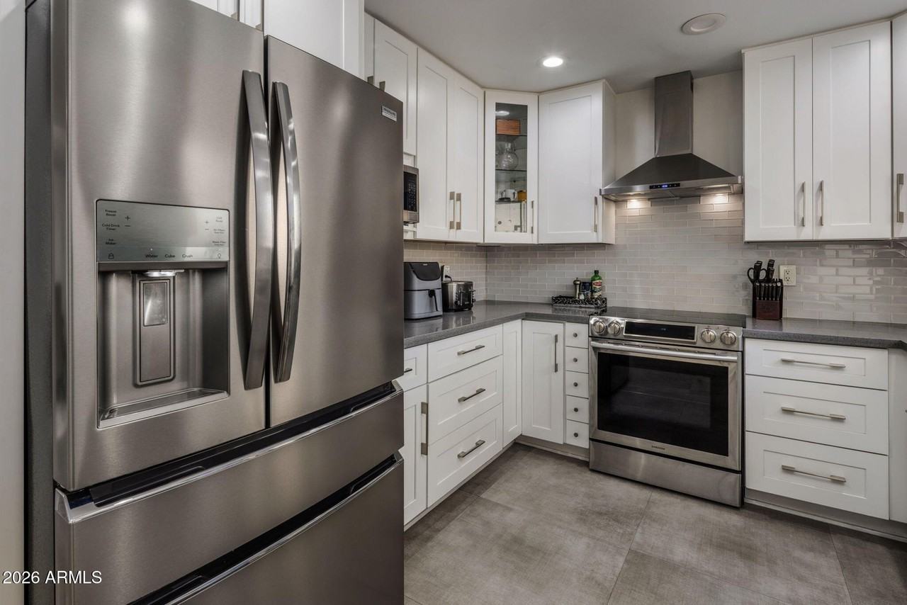 8633 E Monterosa Ave - Photo 3 of 29