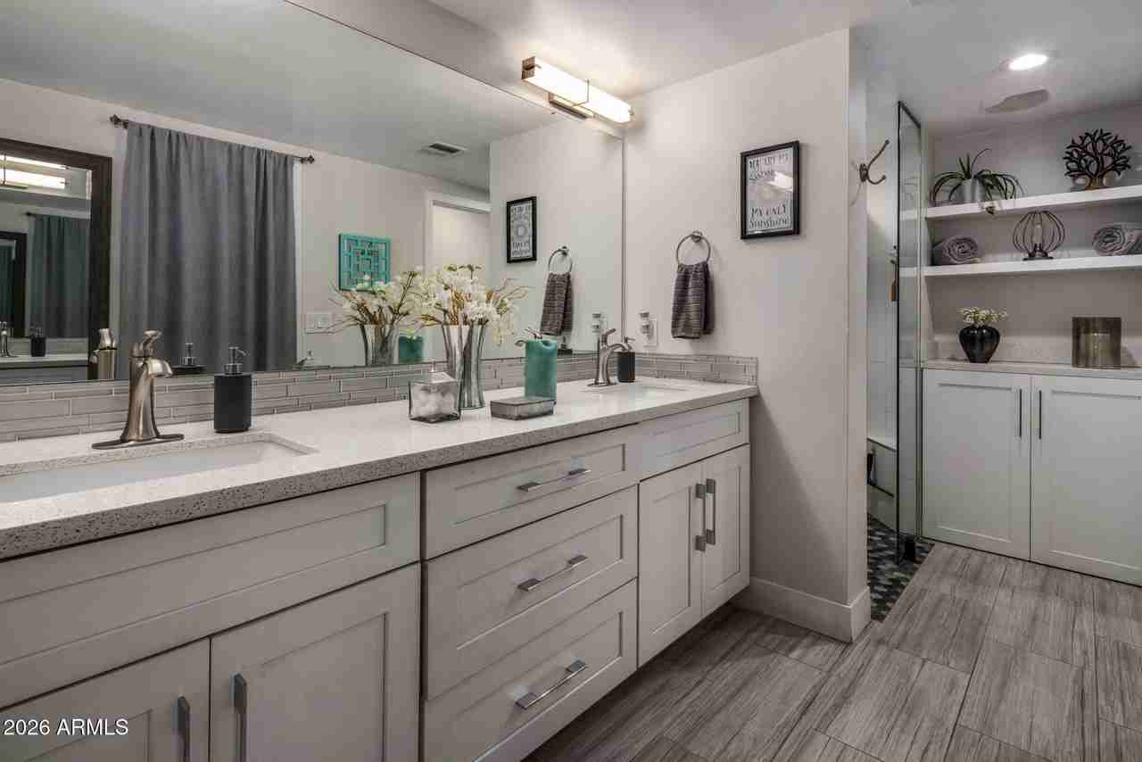 8633 E Monterosa Ave - Photo 6 of 29