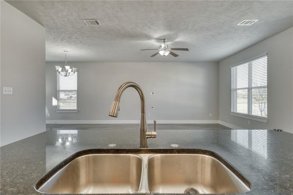 3900 Yukon Ln - Photo 7 of 20