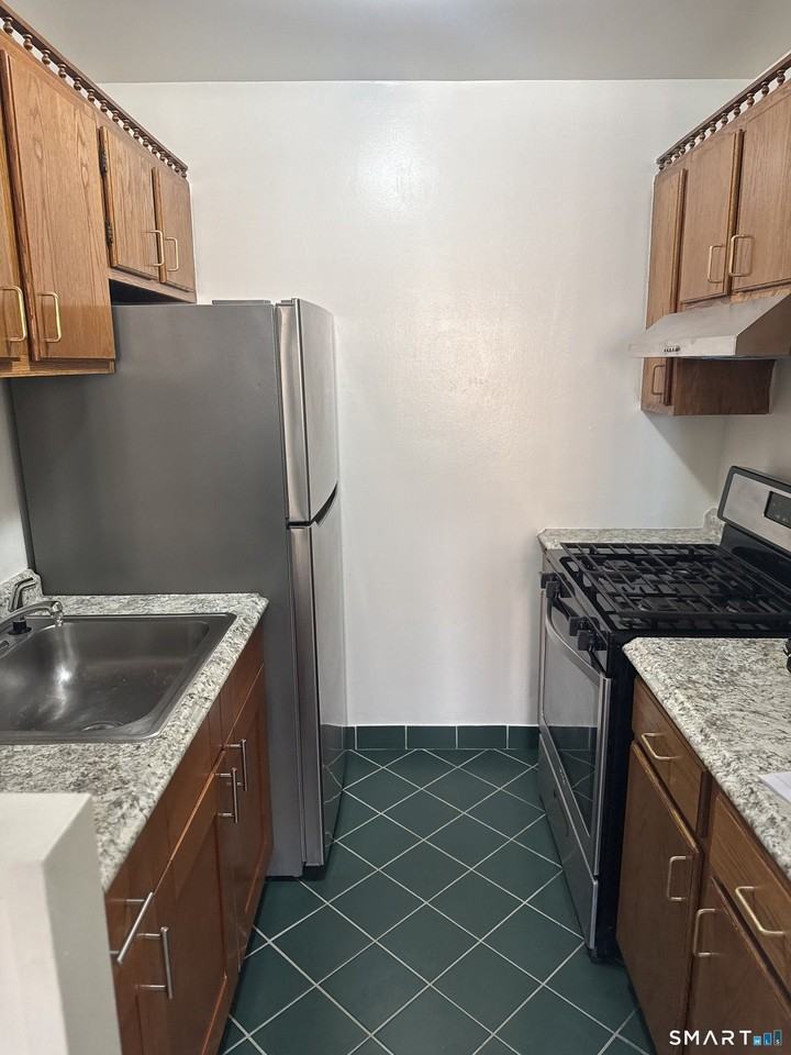 140 Grove St Apt 2a #2A - Photo 4 of 8