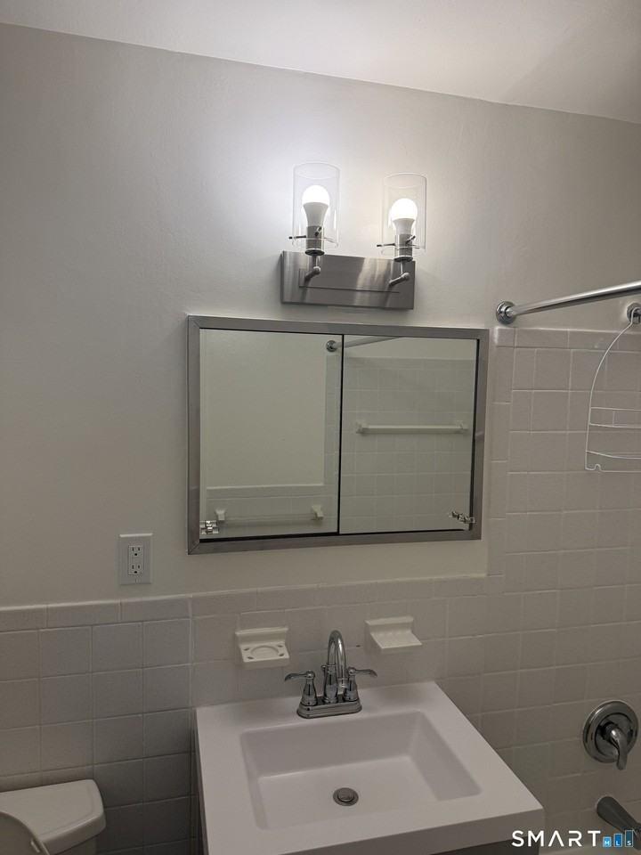 140 Grove St Apt 2a #2A - Photo 6 of 8