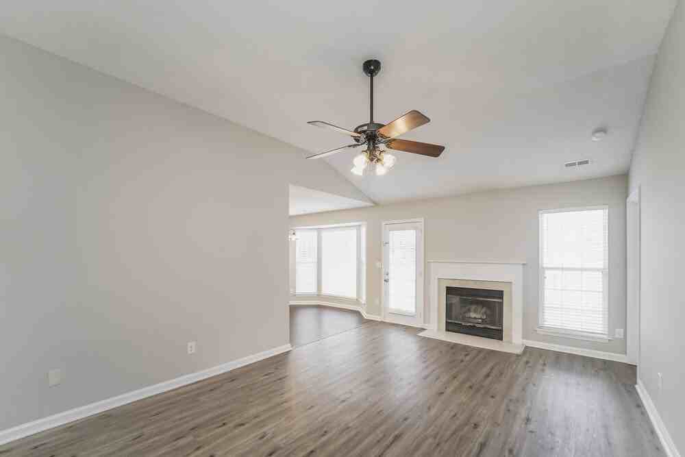 10342 Battle Ct - Photo 4 of 19