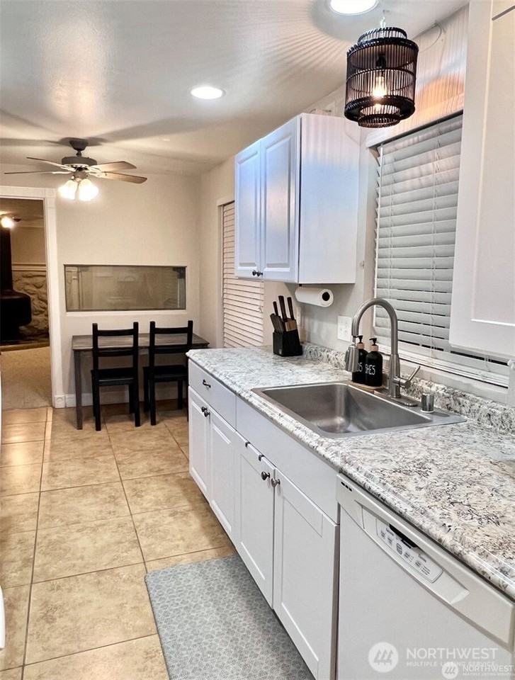 11645 Se 164th St - Photo 3 of 9