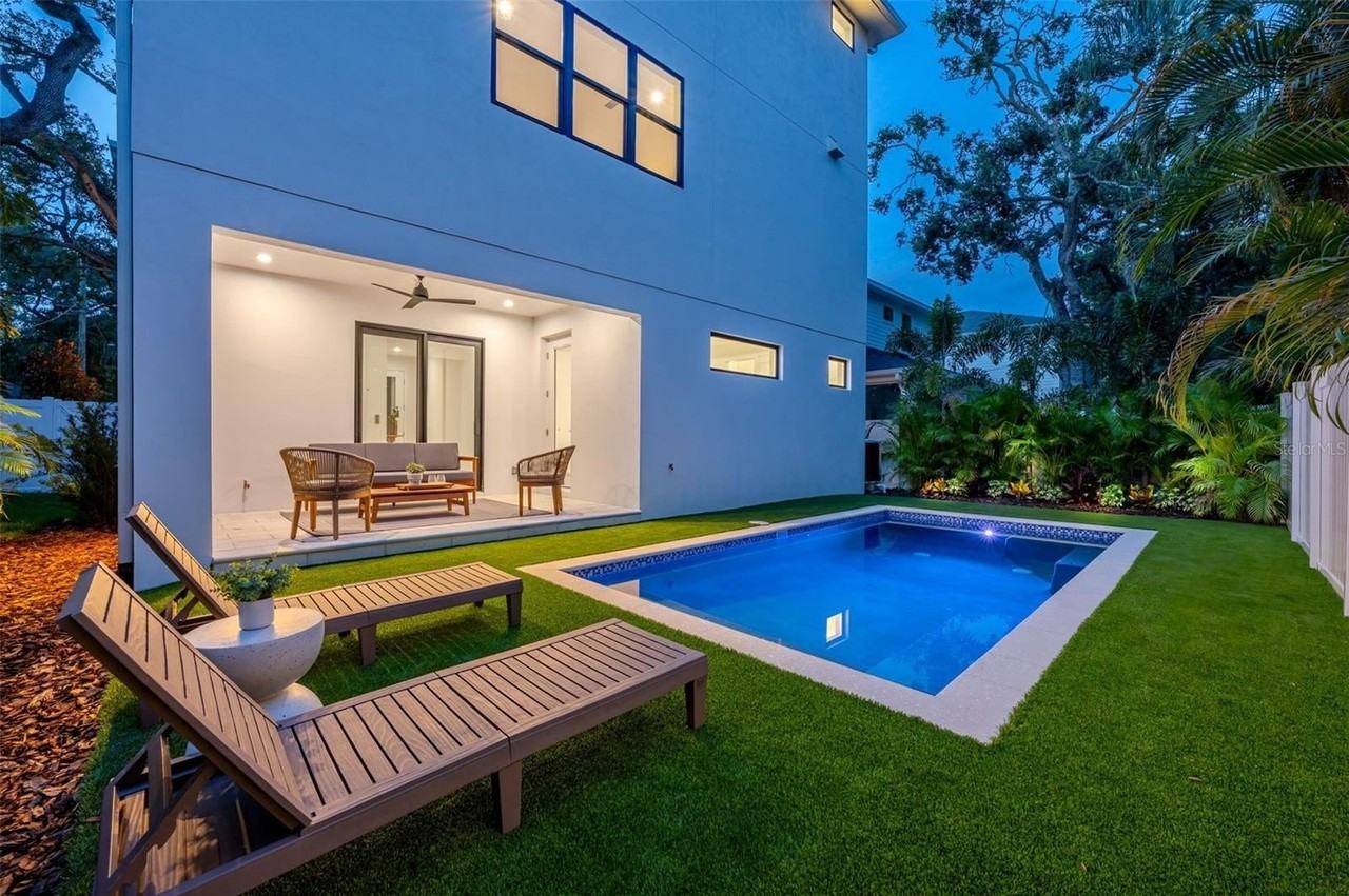 3228 W Oakellar Ave - Photo 2 of 50