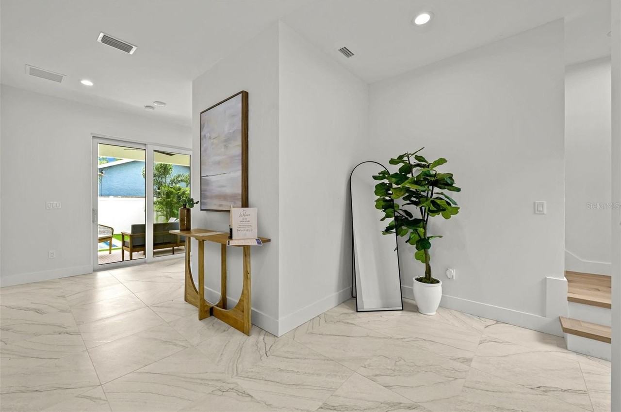 3228 W Oakellar Ave - Photo 3 of 50