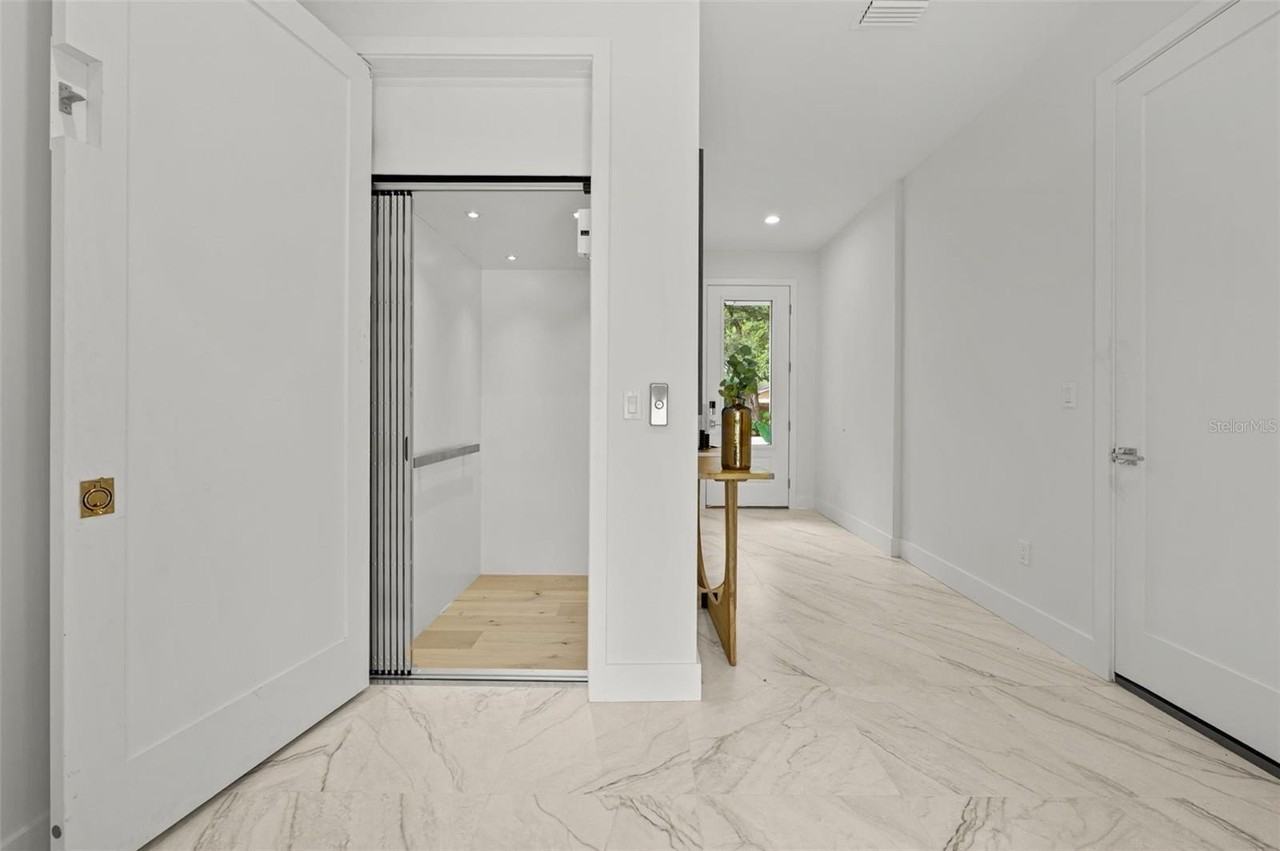 3228 W Oakellar Ave - Photo 4 of 50