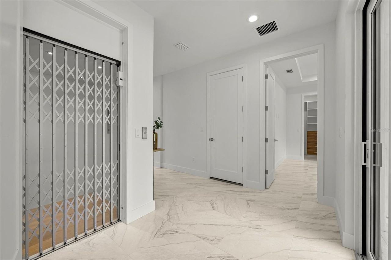 3228 W Oakellar Ave - Photo 5 of 50