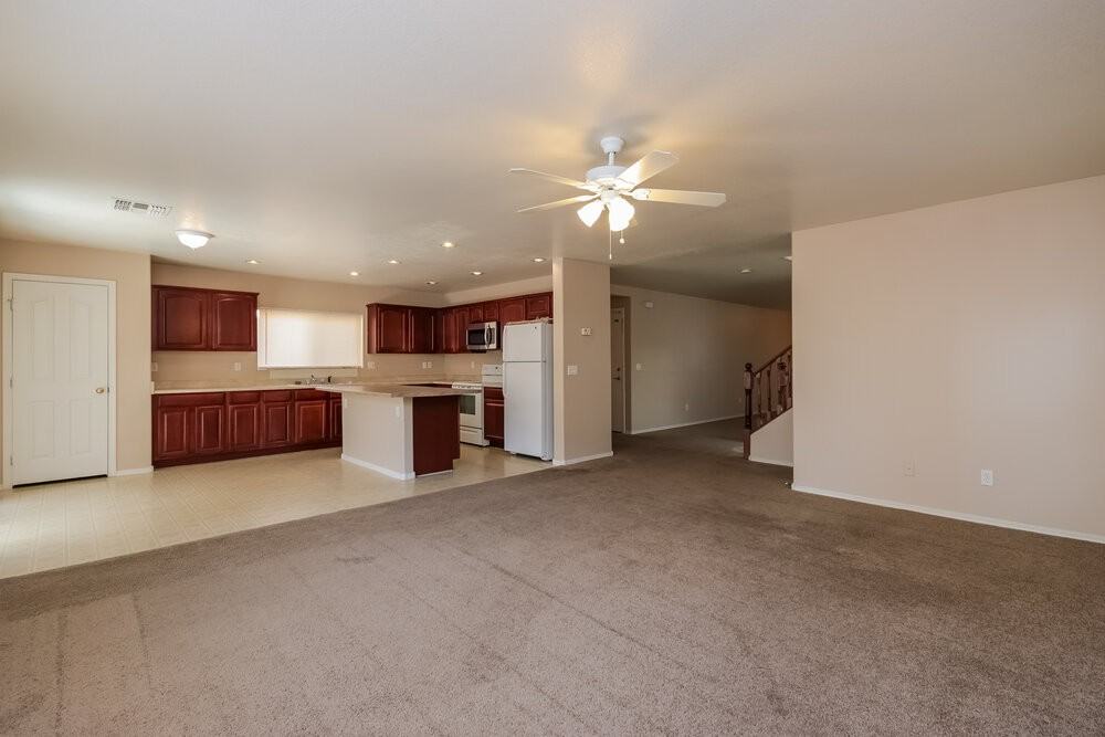 11215 W Garfield St - Photo 2 of 16