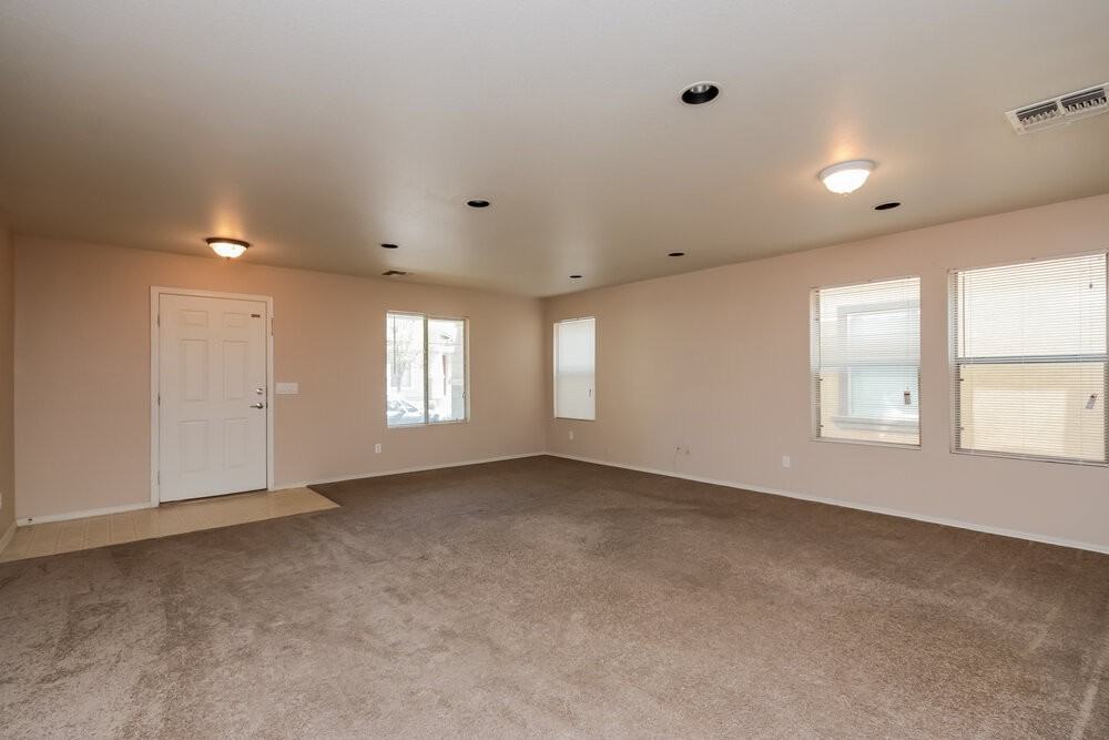 11215 W Garfield St - Photo 3 of 16