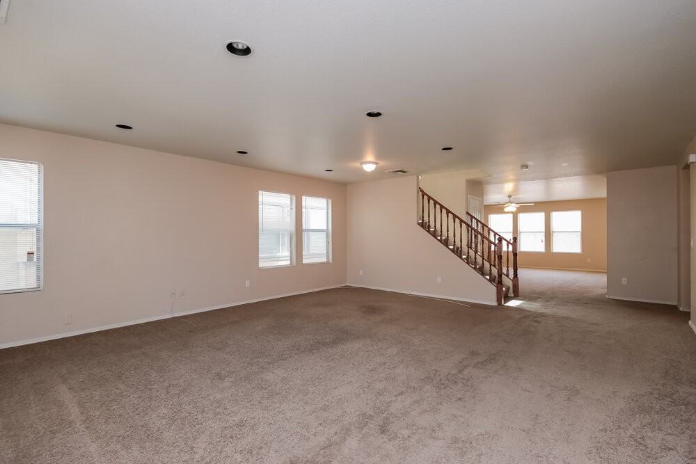 11215 W Garfield St - Photo 4 of 16