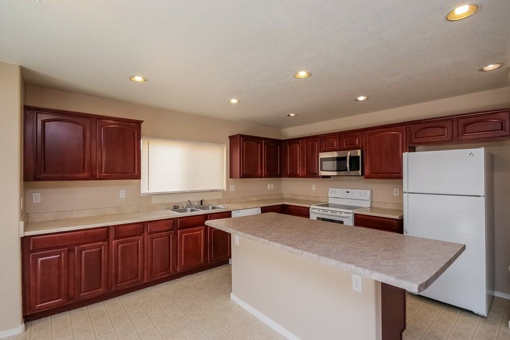 11215 W Garfield St - Photo 5 of 16