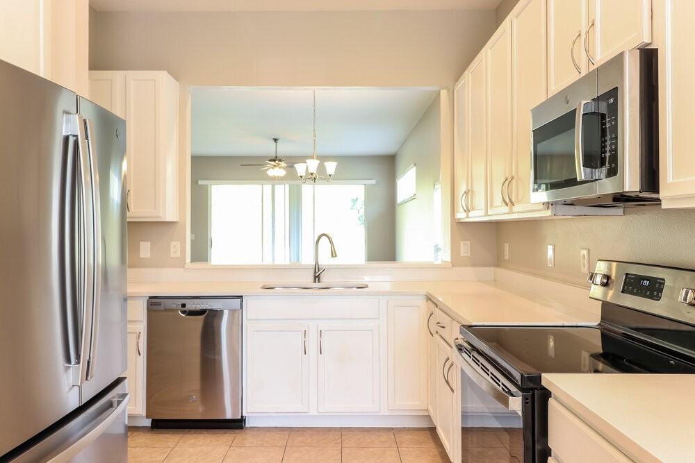 30721 Pumpkin Ridge Dr - Photo 6 of 16