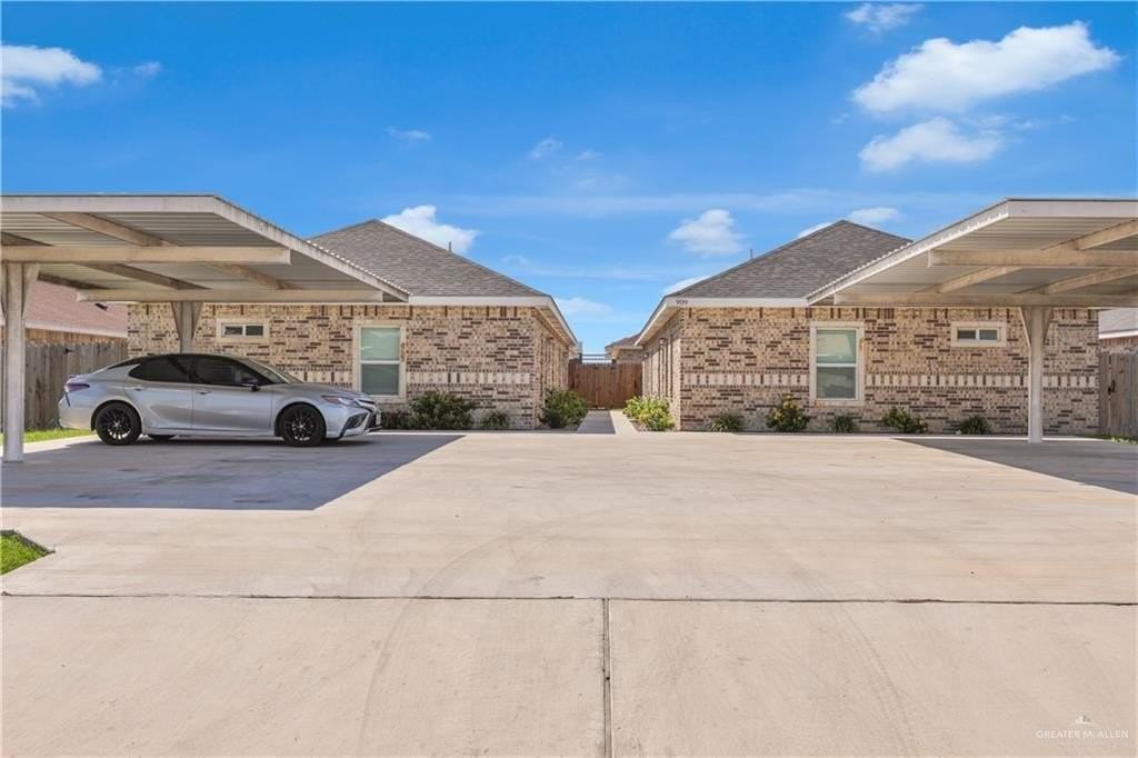 909 W La Pointe Ave Apt 2 - Photo 2 of 18