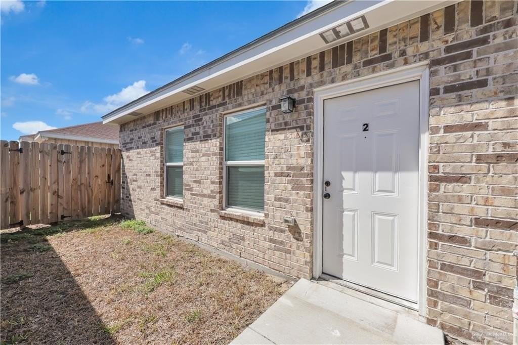 909 W La Pointe Ave Apt 2 - Photo 4 of 18