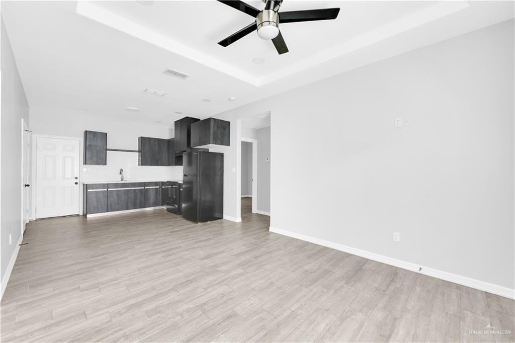 909 W La Pointe Ave Apt 2 - Photo 6 of 18