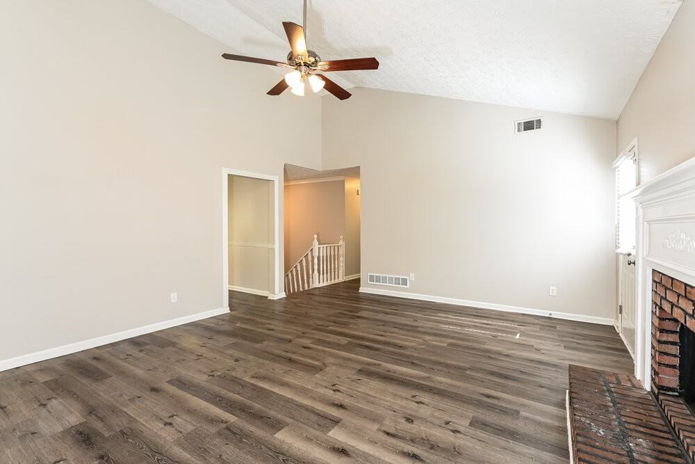 1411 Hillside Pl Se - Photo 5 of 17