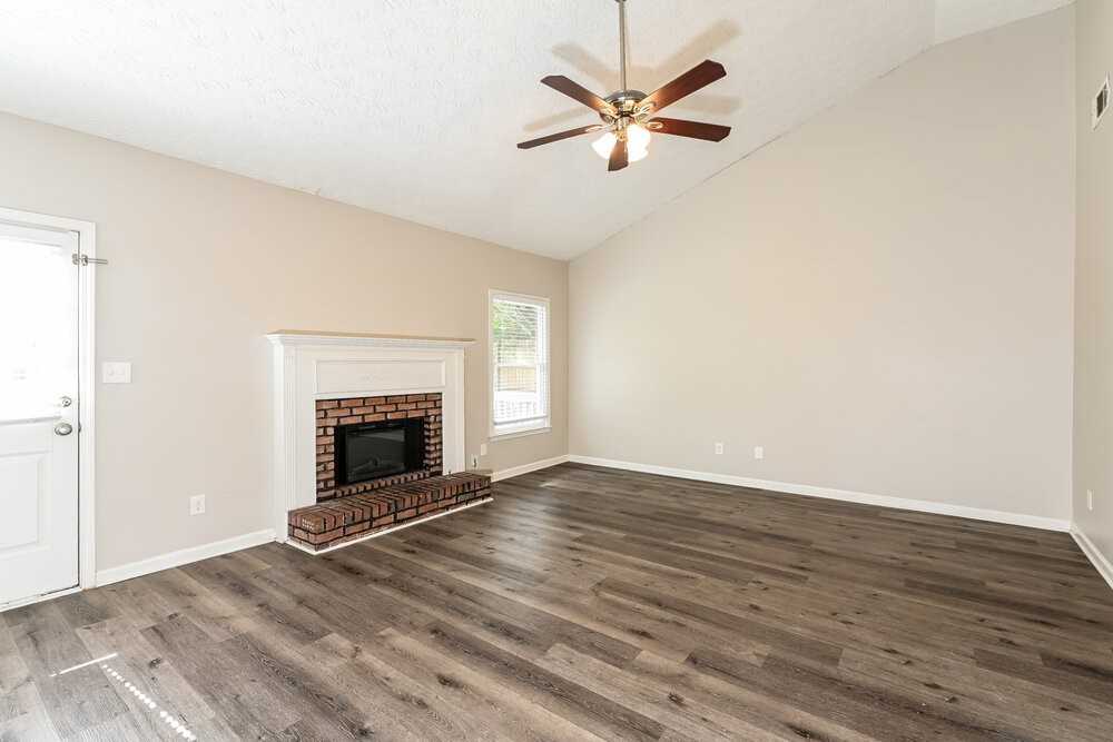 1411 Hillside Pl Se - Photo 6 of 17