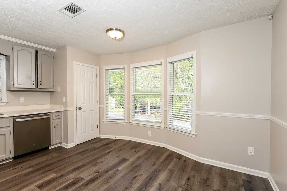 1411 Hillside Pl Se - Photo 7 of 17