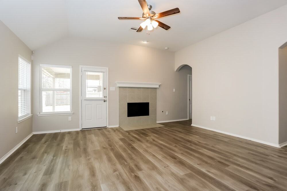 1104 Bight Ct - Photo 3 of 16