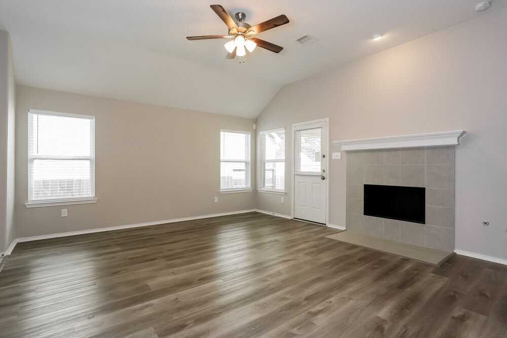 1104 Bight Ct - Photo 4 of 16