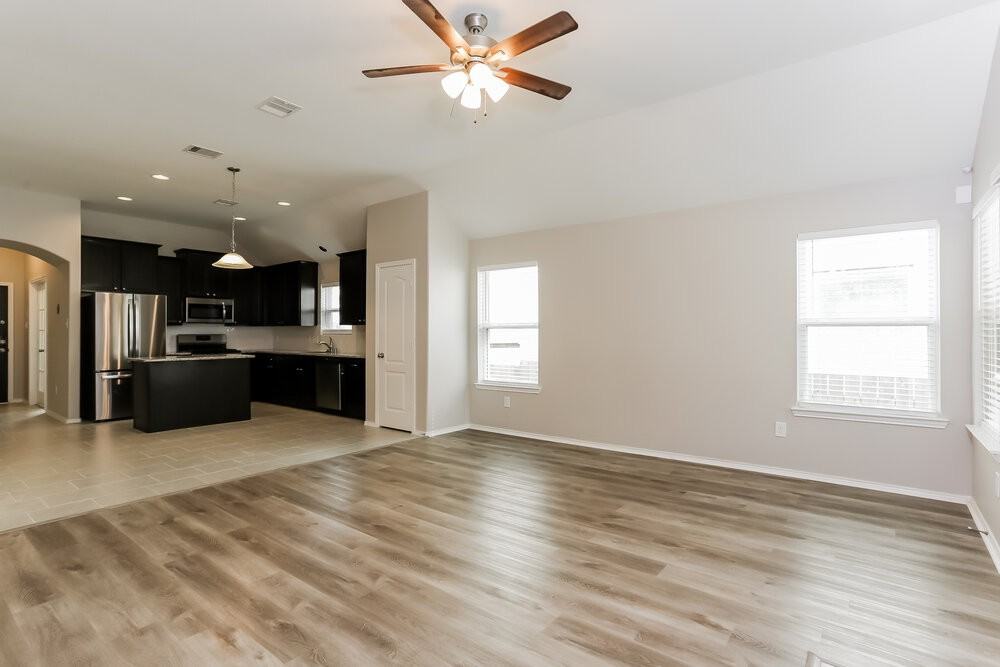 1104 Bight Ct - Photo 5 of 16