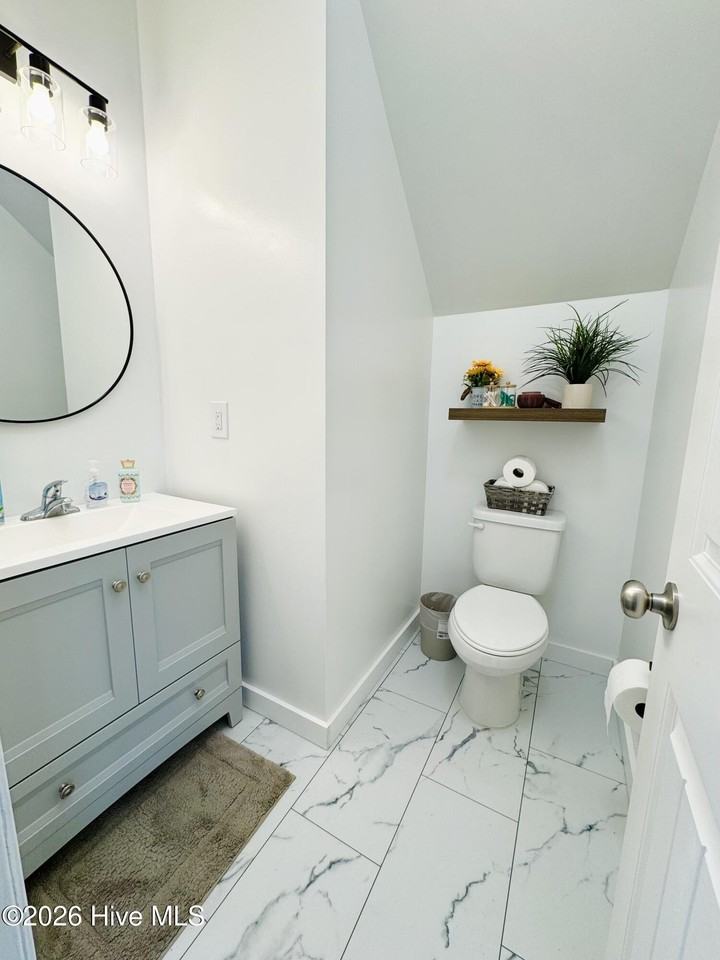 114 Cavalier Dr - Photo 2 of 16