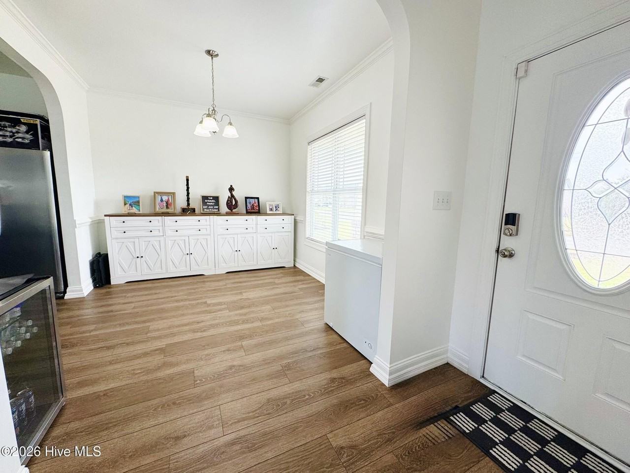 114 Cavalier Dr - Photo 3 of 16