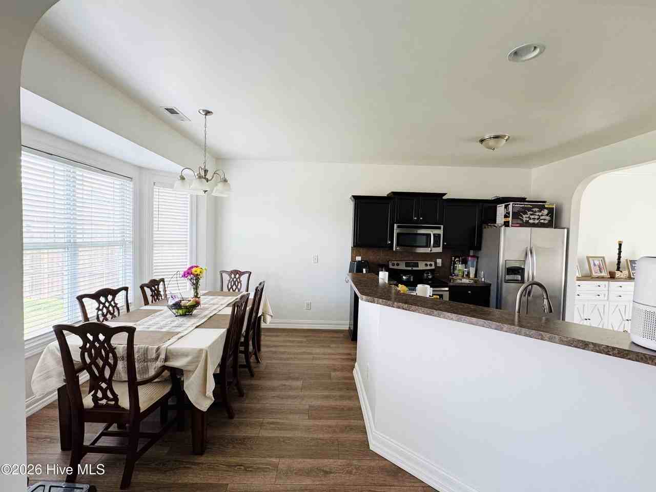 114 Cavalier Dr - Photo 4 of 16