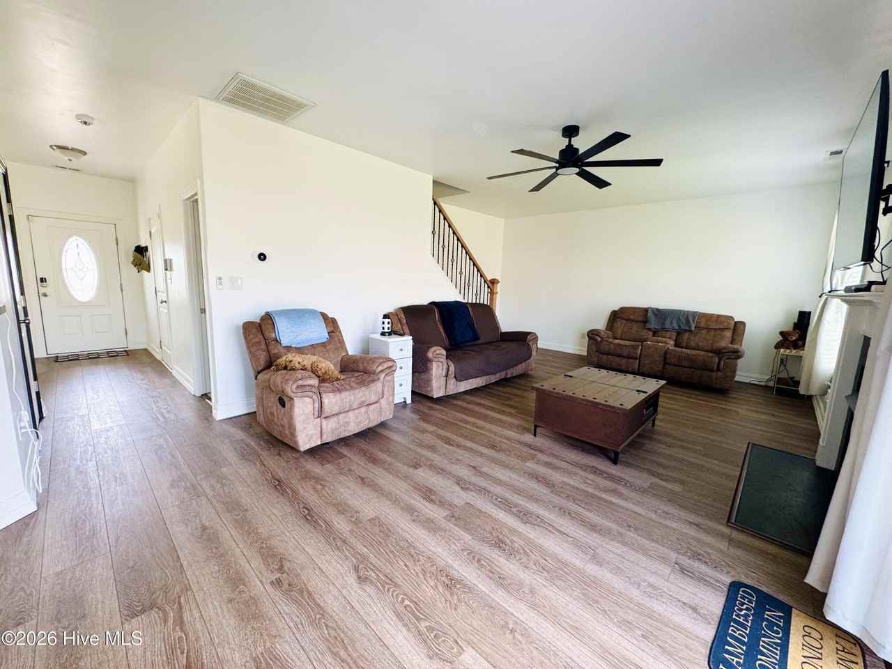 114 Cavalier Dr - Photo 6 of 16