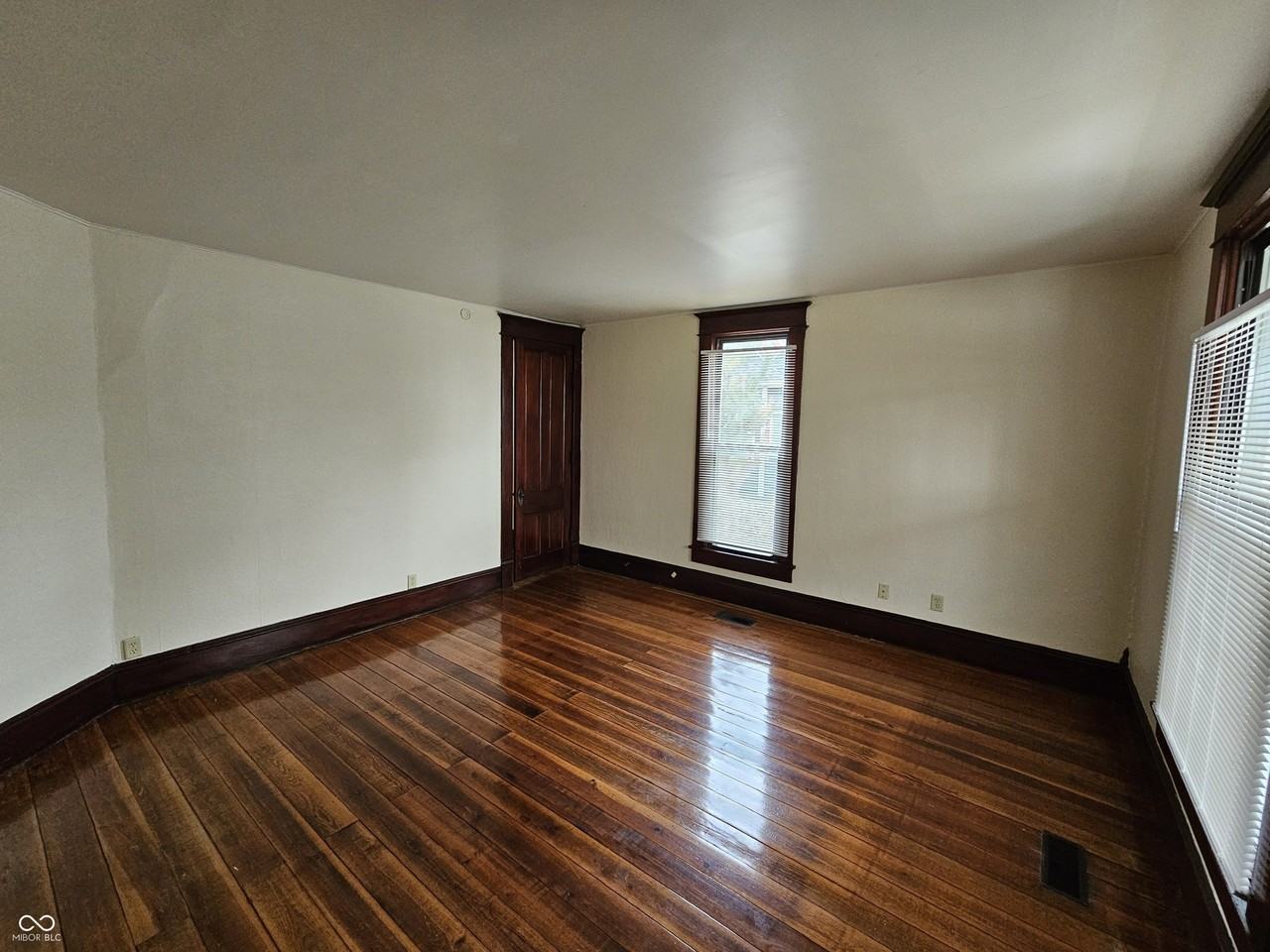 408 S Main St - Photo 4 of 22