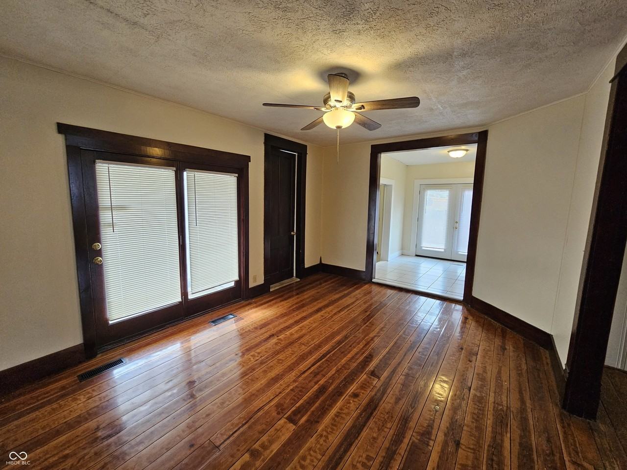 408 S Main St - Photo 7 of 22