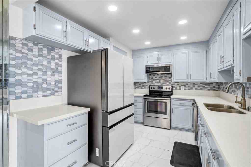 101 Scholz Plz #224 - Photo 6 of 23