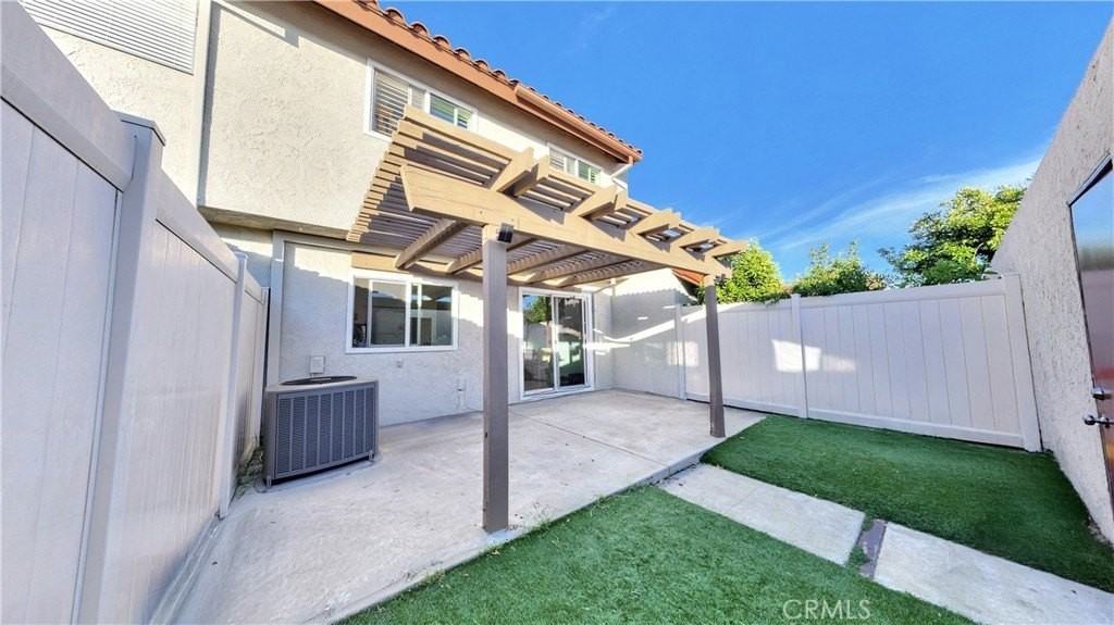 4646 Minorca Way - Photo 4 of 23